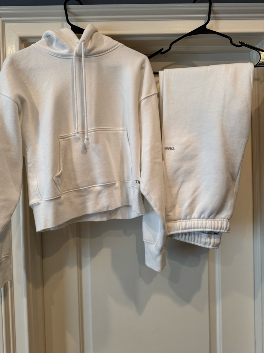 Aritzia TNA White Cropped Hoodie and Sweatpants Set